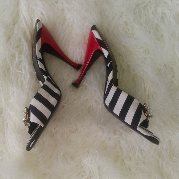 ROGER VIVIER | Gorgeous Heels with Crystal Buckle - Picture 3 of 8